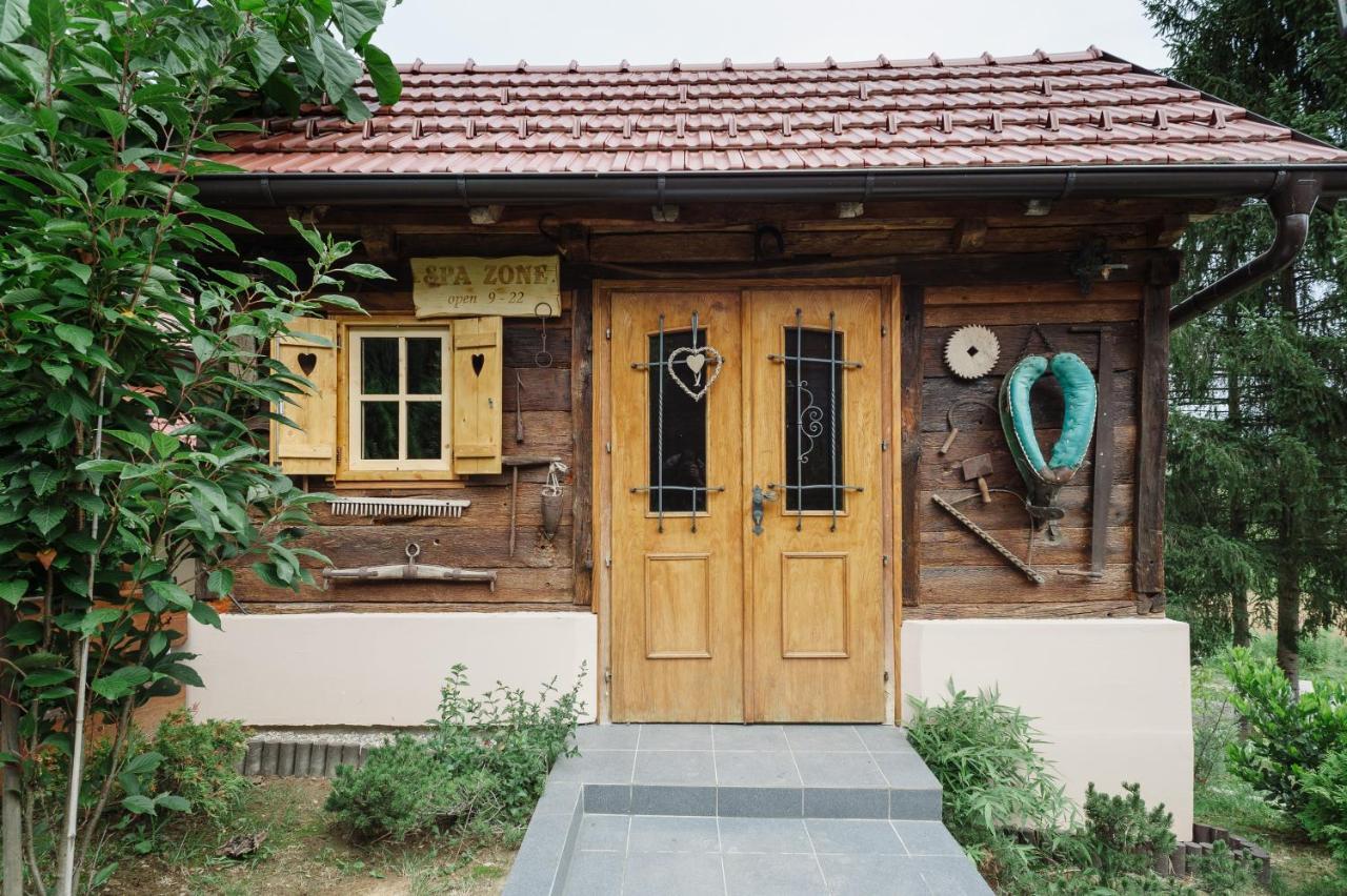 Traditional Houses Korana River Karlovac Luaran gambar